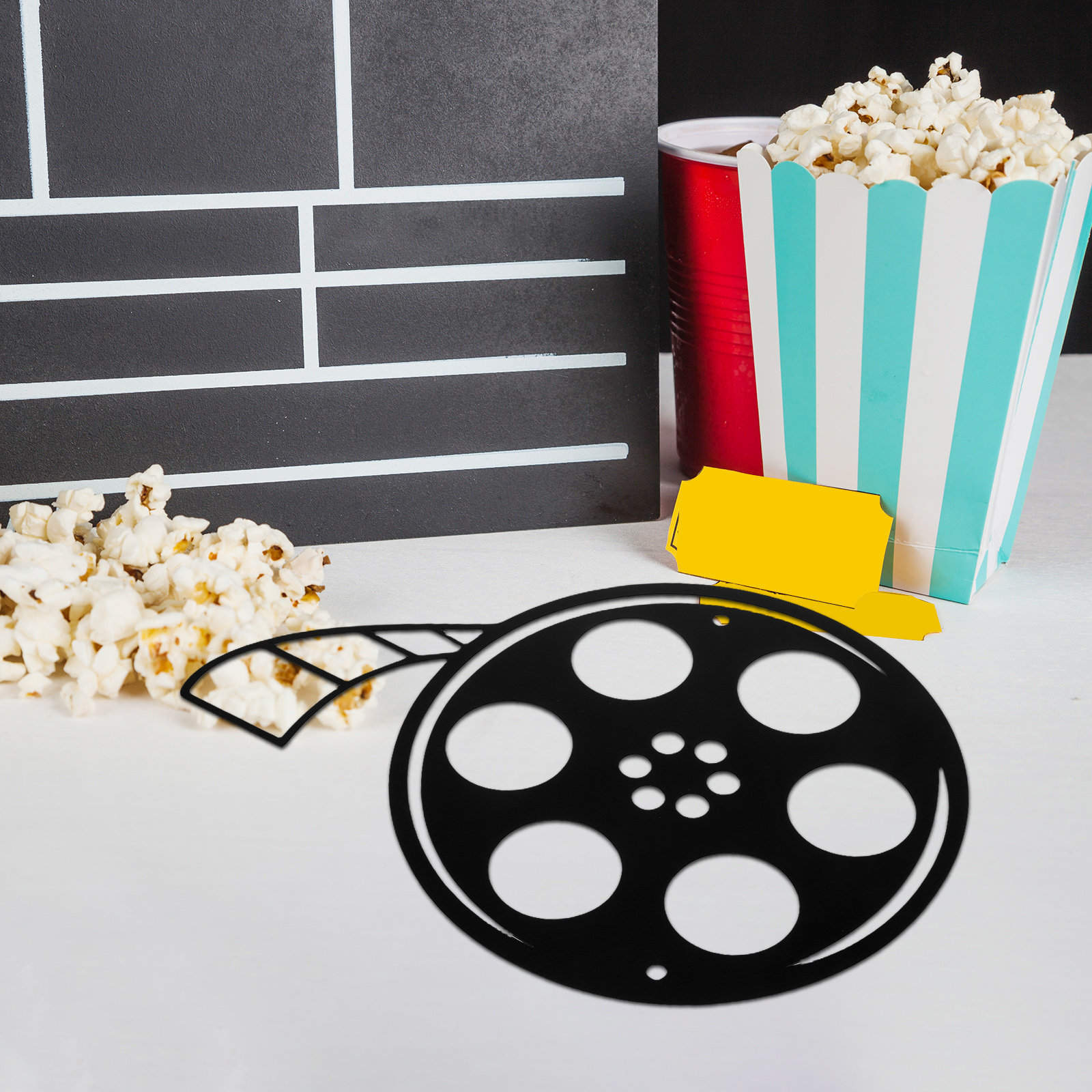 ديكور جداري على شكل بكرة فيلم  - مراجعة Vintage Home Cinema وسعره